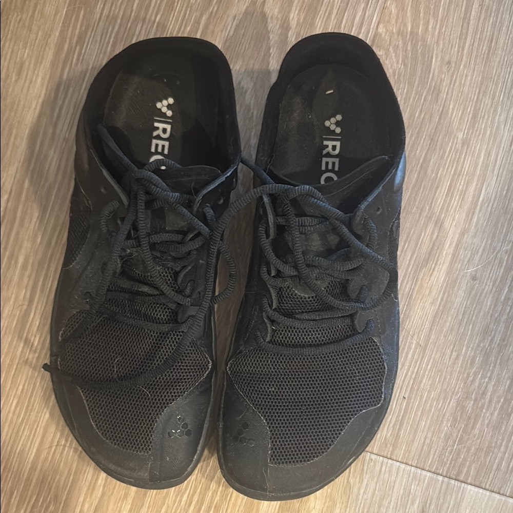 Vivo Barefoot Black Athletic Shoes Sleek Low-Top Design